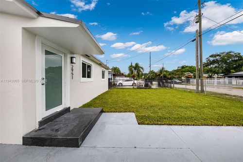 2951 Nw 47th St, Miami, FL, 33142-3521 | Card Image