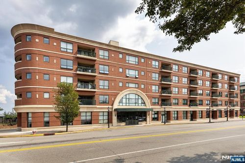 1 Orient Way, Rutherford, NJ, 07070-2524 | Card Image