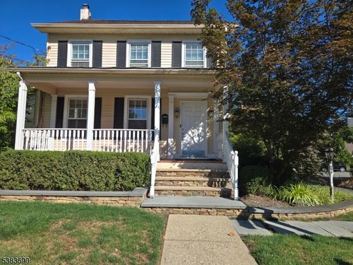 18 E Main St, Mendham, NJ, 07945-1542 | Card Image