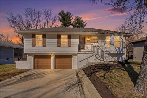 2203 N Gaines Dr, Clinton, MO, 64735-1135 | Card Image