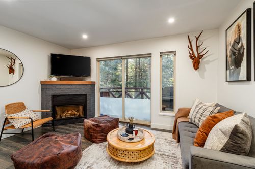 113-3070 Hillcrest Dr, Whistler, BC, V8E0V1 | Card Image