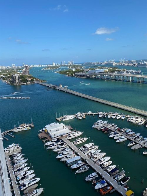 apt-3246-1717 N Bayshore Dr, MIAMI, FL, 33132-1167 | Card Image
