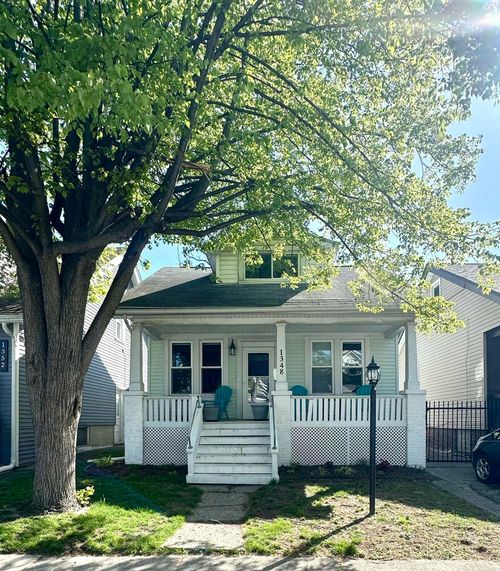 1348 Wayburn St, Grosse Pointe Park, MI, 48230-1071 | Card Image