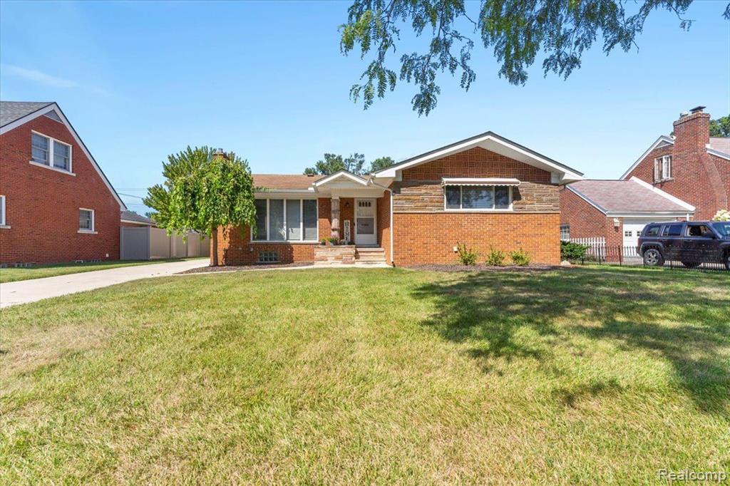 Gorno St, Trenton, MI 48183