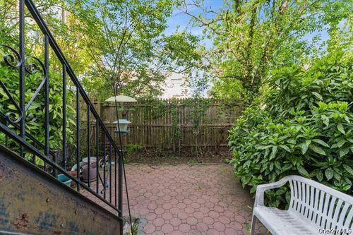 88 208th St, Queens Village, NY, 11427 | Card Image