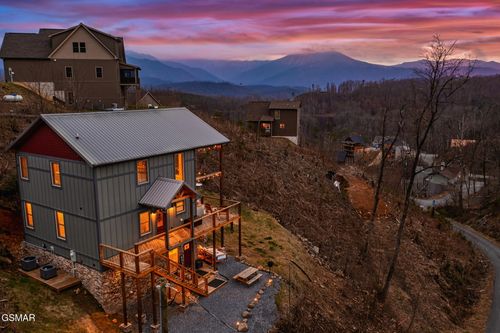 912 Aspen Ln, Gatlinburg, TN, 37738 | Card Image