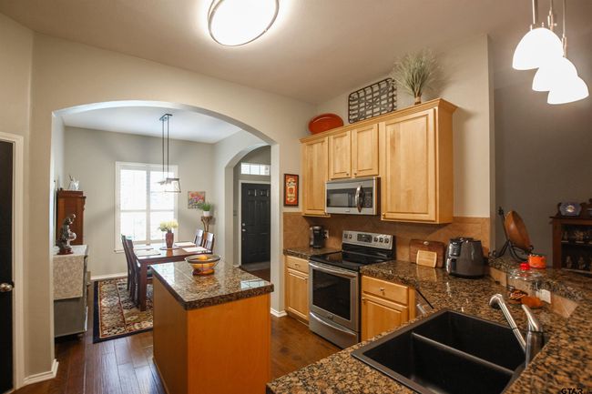 610 Winding Brook Ln, House other with 3 bedrooms, 2 bathrooms and null parking in Tyler TX | Image 7