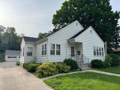 404 N Vine St, Fergus Falls, MN, 56537-2045 | Card Image