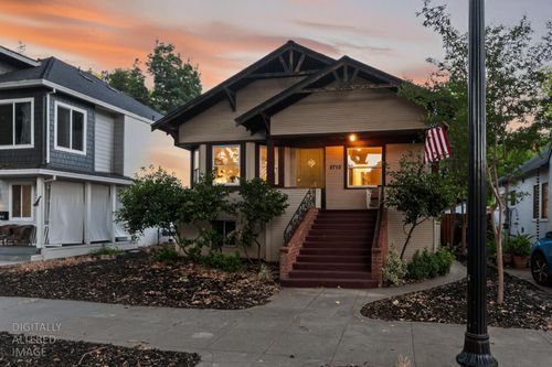 2710 D St, Sacramento, CA, 95816-3218 | Card Image