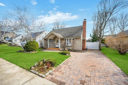 2315 Willow St, Wantagh, NY, 11793-4226 | Card Image