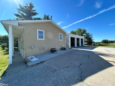 23234 195th Street, Home with 3 bedrooms, 1 bathrooms and 3 parking in Bloomfield IA | Image 3