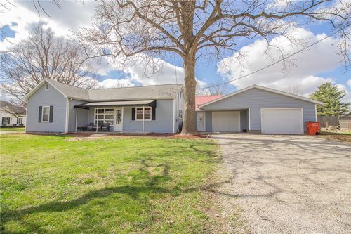 220 E North St, Bethany, IL, 61914-9552 | Card Image