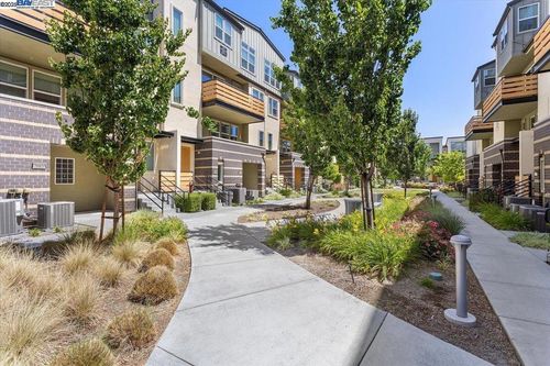 2071 Mahuron Cir, San Jose, CA, 95133-3811 | Card Image