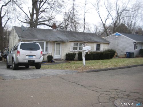 46 Ogden St, West Haven, CT, 06516-1817 | Card Image