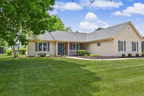 N22W26761 Shooting Star Road, Pewaukee, WI, 53072 | Card Image