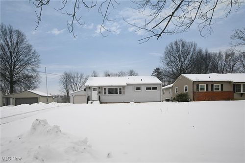 325 S Inglewood Ave, Austintown, OH, 44515-3935 | Card Image