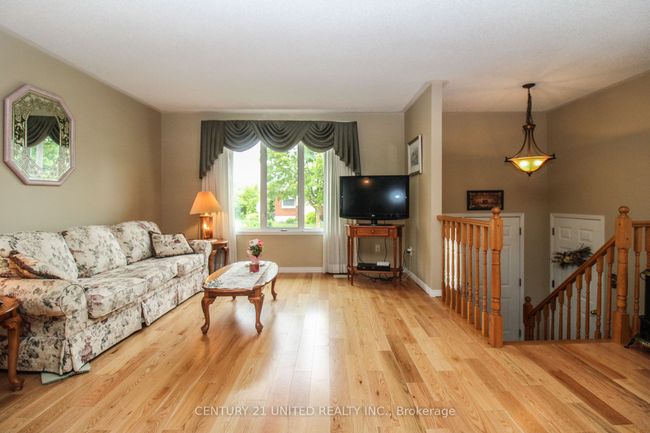 449 King George St, House other with 3 bedrooms, 2 bathrooms and 2 parking in Peterborough ON | Image 5