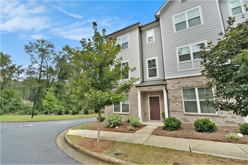 Venture Point Way, Decatur, GA 30032