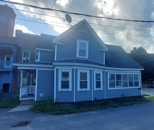 16 Oak St, Bellows Falls, VT, 05101-1247 | Card Image
