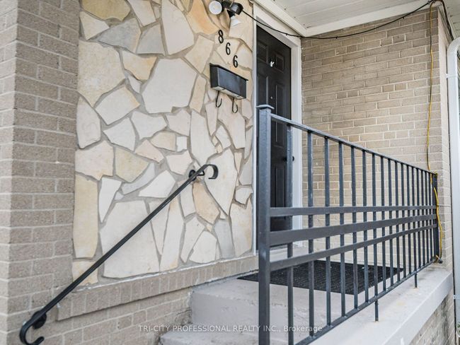 866 Krosno Blvd, House attached with 5 bedrooms, 2 bathrooms and 2 parking in Pickering ON | Image 4