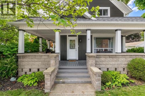 {{alt}} | Card Image