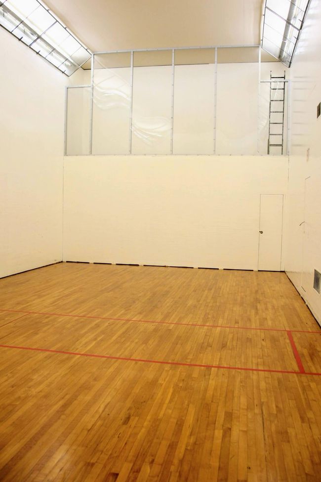 Racquet ball/hand ball court | Image 28