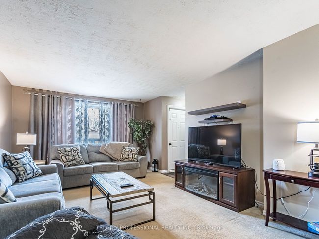 866 Krosno Blvd, House attached with 5 bedrooms, 2 bathrooms and 2 parking in Pickering ON | Image 6