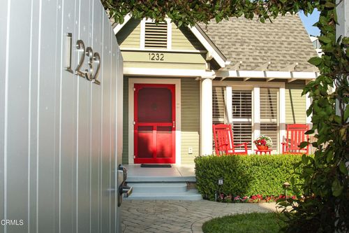1232 N Poinsettia Pl, West Hollywood, CA, 90046-6707 | Card Image