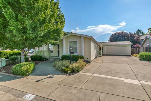 251-555 Freeman Rd, Central Point, OR, 97502-2567 | Card Image