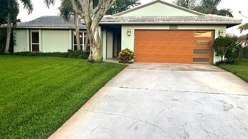 4331 44th St S, St Petersburg, FL, 33711-4425 | Card Image