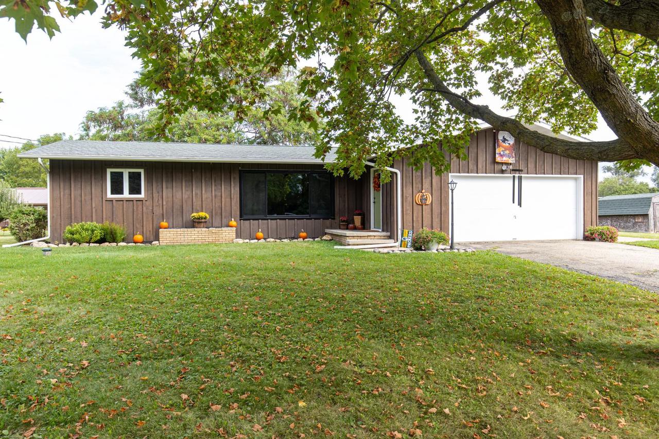 Sunnyside Rd, Green Lake, WI 54941
