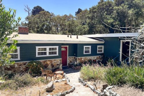 1021 Johnson St, Monterey, CA, 93940-2138 | Card Image