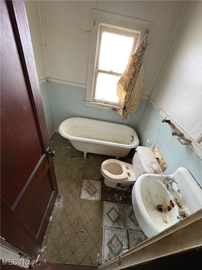 3180 E 134th St Cleveland, OH 44120 is a Duplex that needs a little TLC. Each unit has 2 bedrooms and 1 bathroom. One unit is on the first floor and the other on the second. | Image 13