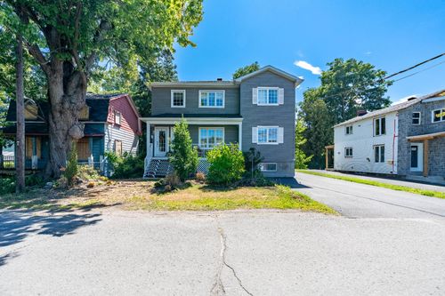 {{alt}} | Card Image