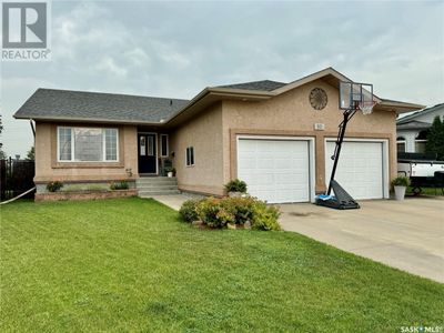 30 Wilson Cres, House other with 5 bedrooms, 3 bathrooms and null parking in Yorkton SK | Image 1