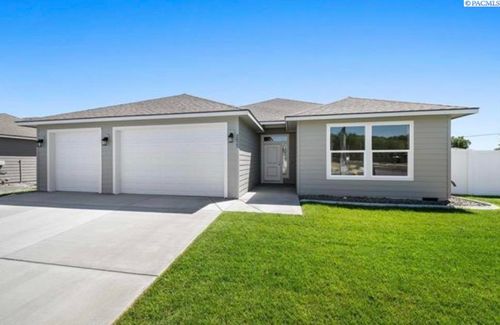 2838 S Alaska St, Kennewick, WA, 99338-5680 | Card Image