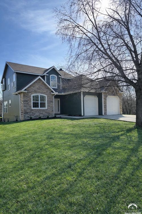 121 Hillside Dr, Baldwin City, KS, 66006-7003 | Card Image