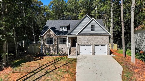 2065 Pembrooke Forest Dr, Winston-Salem, NC, 27106-8625 | Card Image