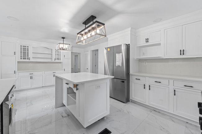 The kitchen has a Viking gas range. | Image 9