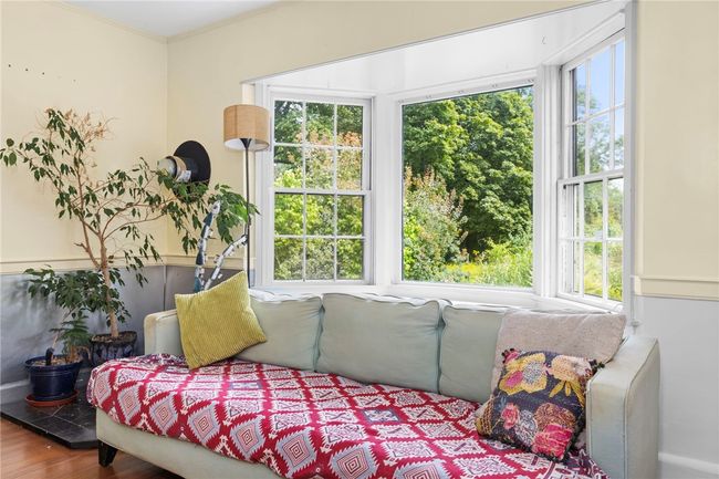 Living Room (Dining Room) | Image 18