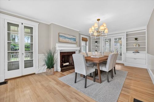 21 Middle Street, Hingham, MA, 02043 | Card Image