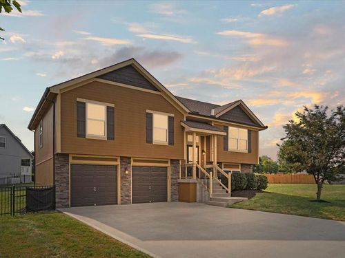 704 Terry Dr, Pleasant Hill, MO, 64080-1976 | Card Image