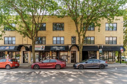 dups-3227 W Montrose Avenue, Chicago, IL, 60618 | Card Image