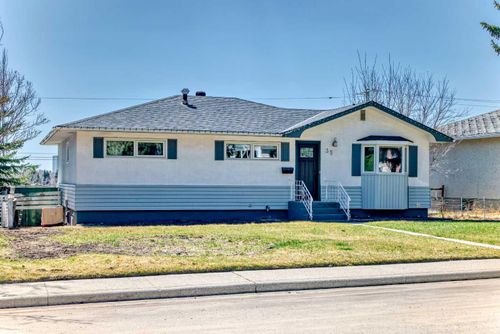 35 Collingwood Pl Nw, Calgary, AB, T2L0R1 | Card Image