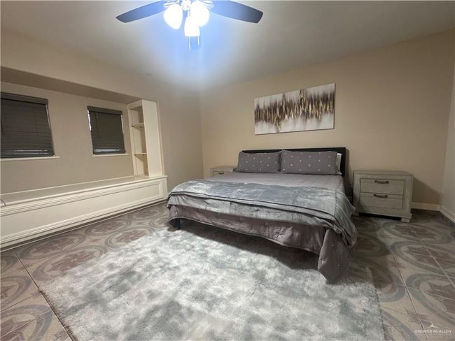 Bedroom with ceiling fan | Image 14