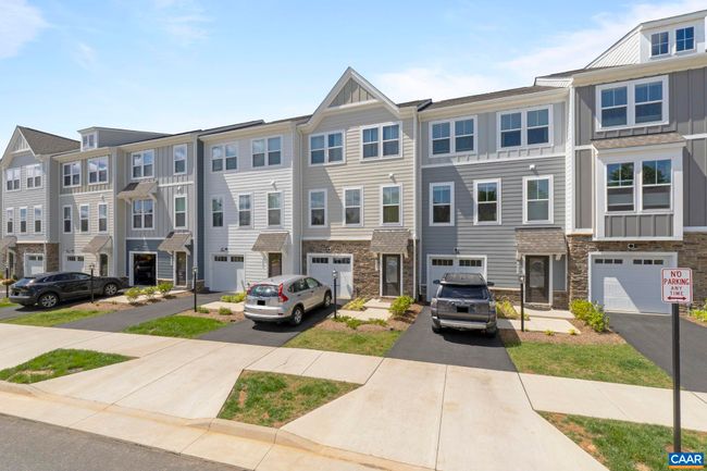 6031 Mccomb St, House attached with 3 bedrooms, 3 bathrooms and null parking in CROZET VA | Image 5