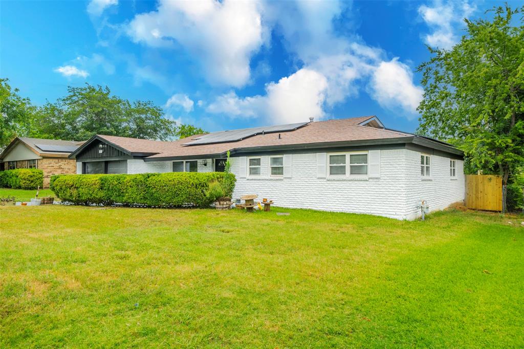 Gregory Ave, Bedford, TX 76022