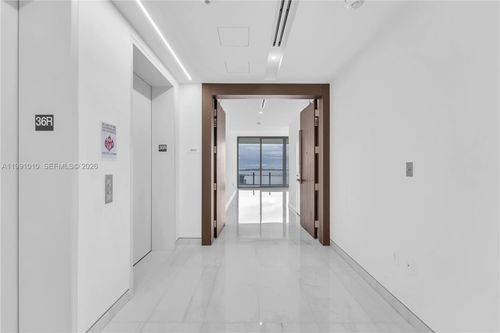 1902e-300 Biscayne Boulevard Way, Miami, FL, 33131 | Card Image