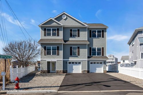 42 Carlyle Dr, Bayville, NJ, 08721-1506 | Card Image
