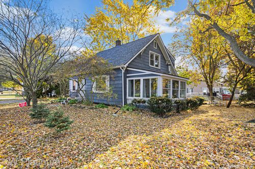 715 Thornapple St, Saint Clair, MI, 48079-5437 | Card Image
